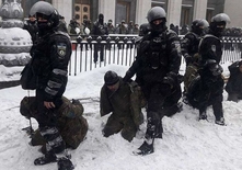 Суд зобов’язав Луценка порушити справу щодо силового розгону наметового містечка біля парламенту — Дерев’янко